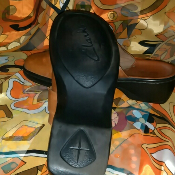 CLARK CARAMEL COLORED CLOGS - Picture 4 of 5